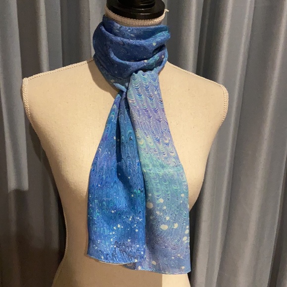 1988 Cosette Handmade marbled silk scarf, 56" x 11" Blue peacock pattern - Picture 5 of 16
